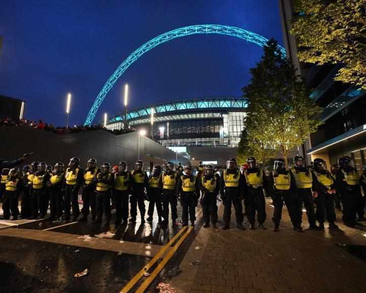 英国政府严打无票入场,足球场闯入行为正式入刑;违者面临严厉处罚。 体育新闻 英国政府严打无票入场,足球场闯入行为正式入刑;违者面临严厉处罚。 体育新闻 英国政府严打无票入场,足球场闯入行为正式入刑;违者面临严厉处罚。 体育新闻