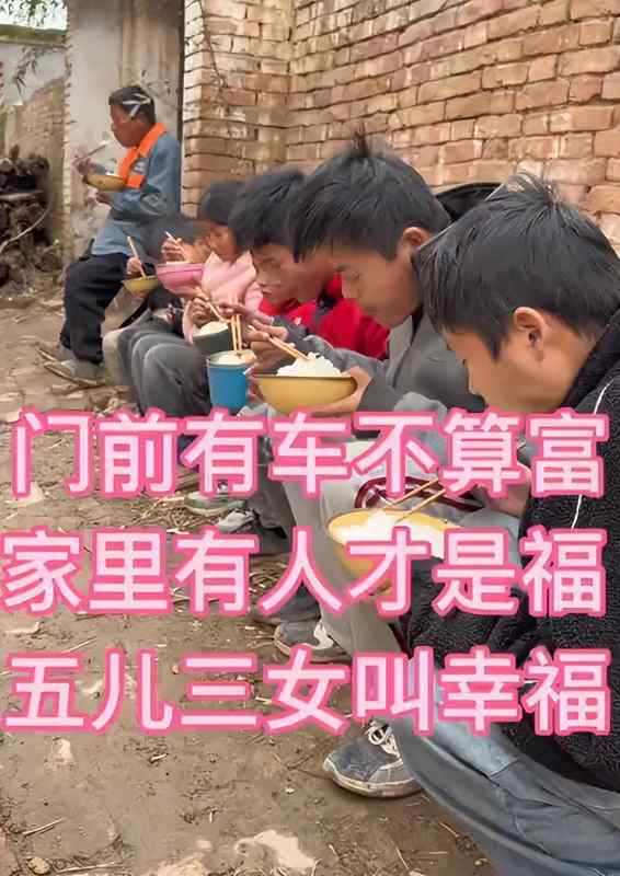 当八个孩子只能分一碗豆豉:那个眼神空洞的大儿子,戳中多少人的泪点 情感心理