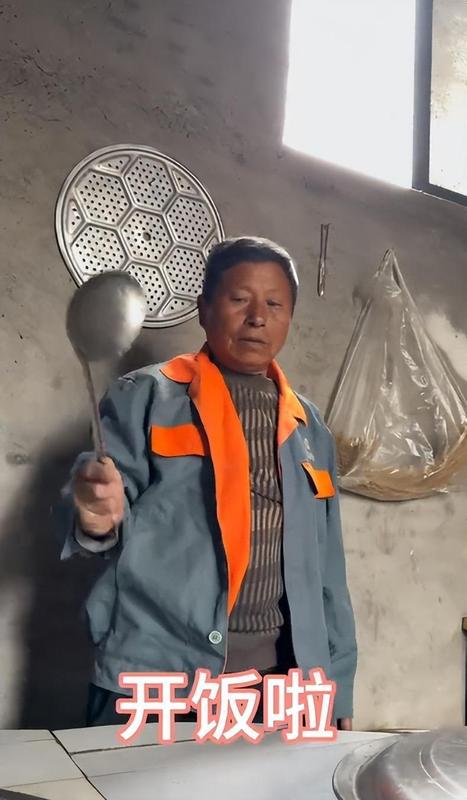 当八个孩子只能分一碗豆豉:那个眼神空洞的大儿子,戳中多少人的泪点 情感心理